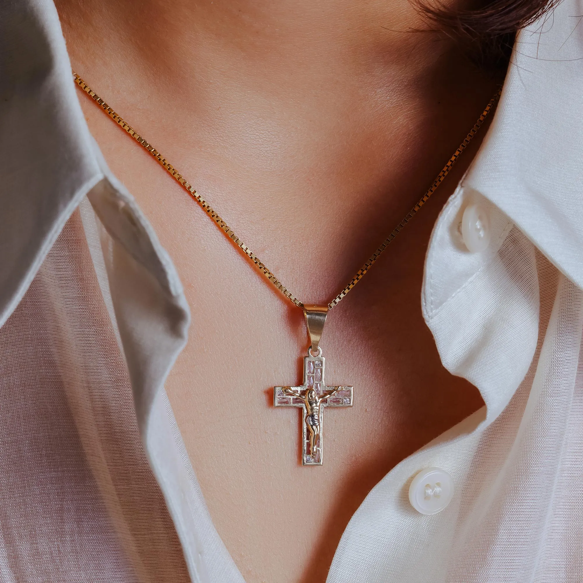 14P00046 - 14 Karat Yellow Gold Crucifix Baguette Clear CZ Pendant