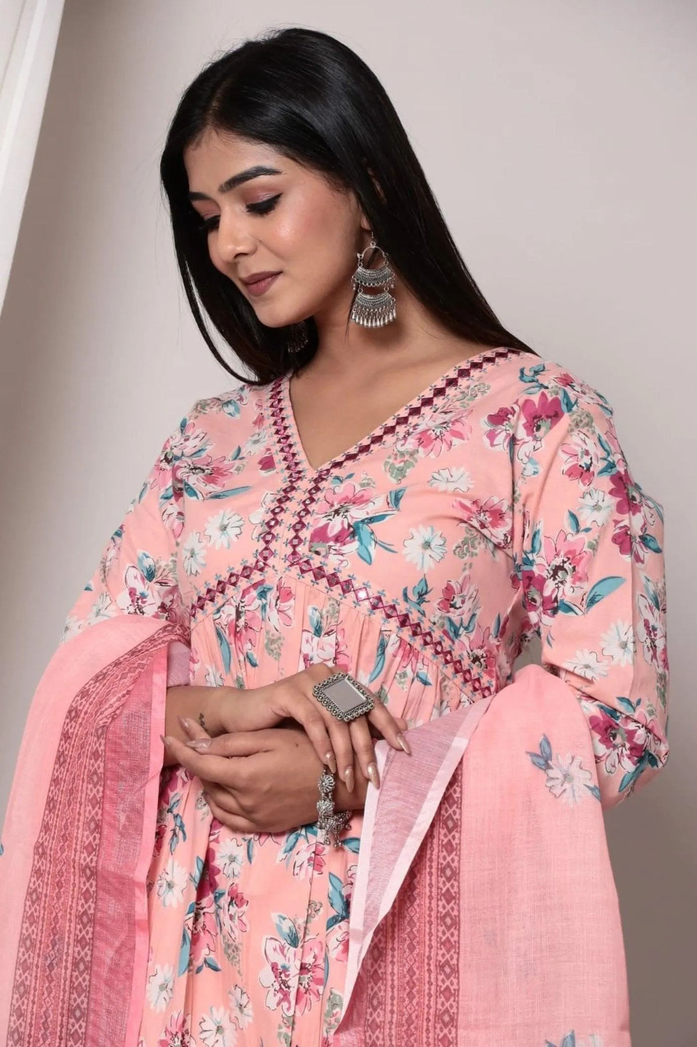 Elegant Floral Pink Kurta Set with Dupatta