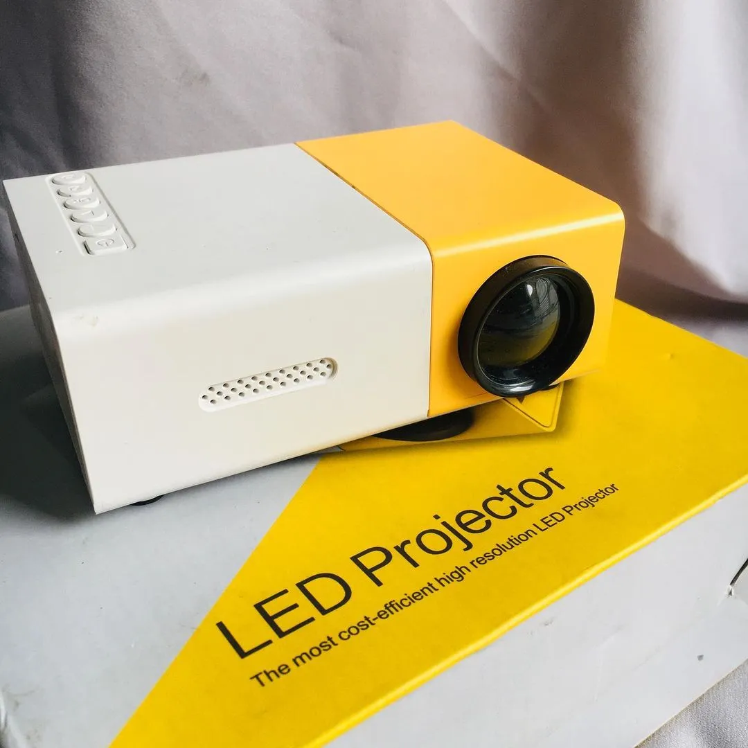 Mini Portable (600 Lumens Video 1080P)High Resolution LED Projector YG-300