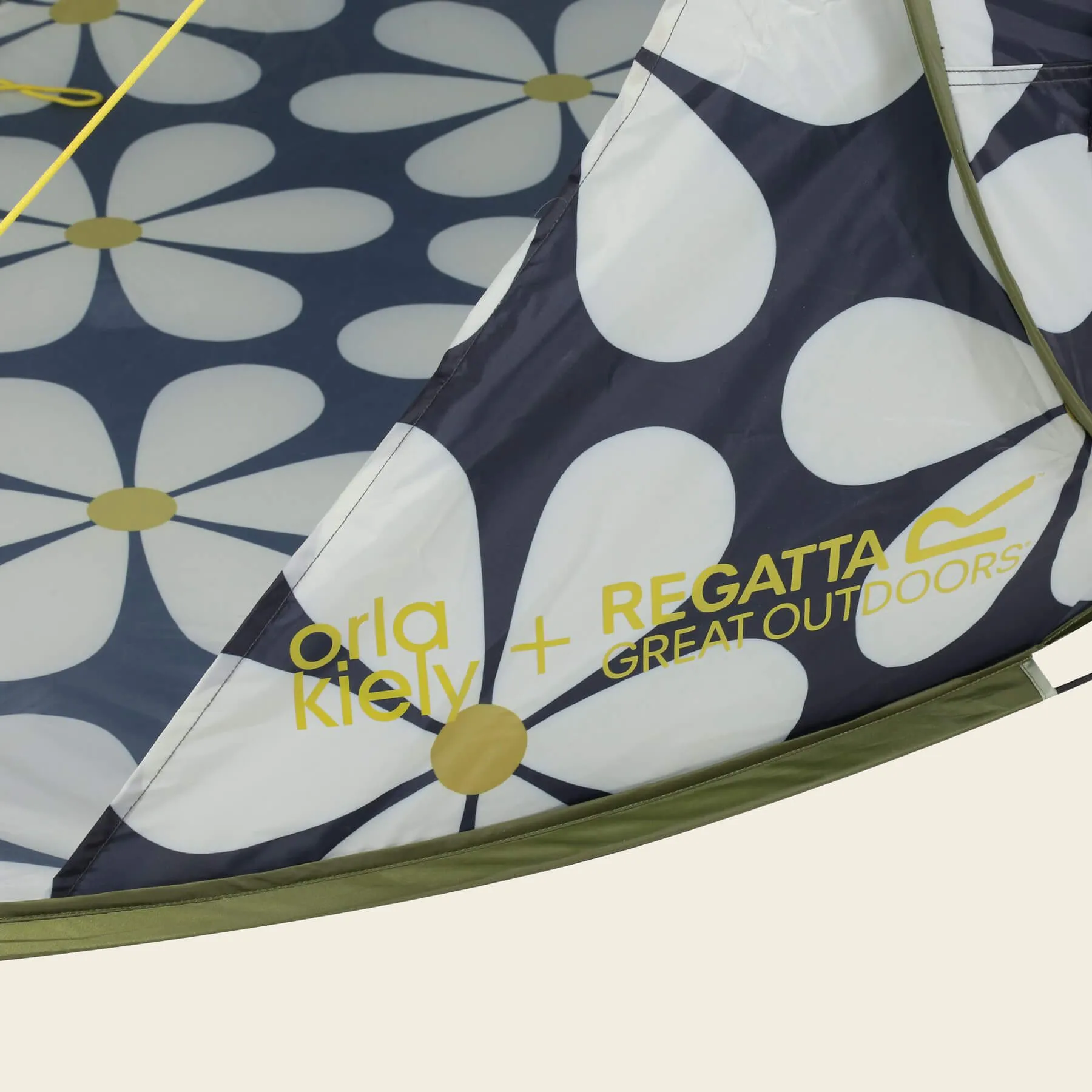 Pop Up Beach Shelter - Black Daisy